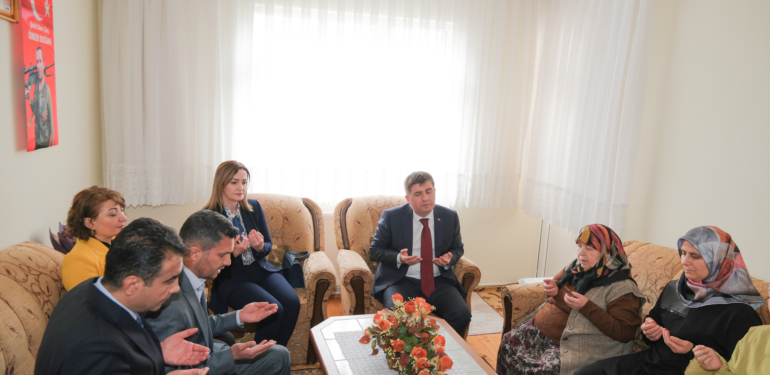 Sarıibrahim çiftinden şehit Ömer Doğan’ın ailesine ziyaret