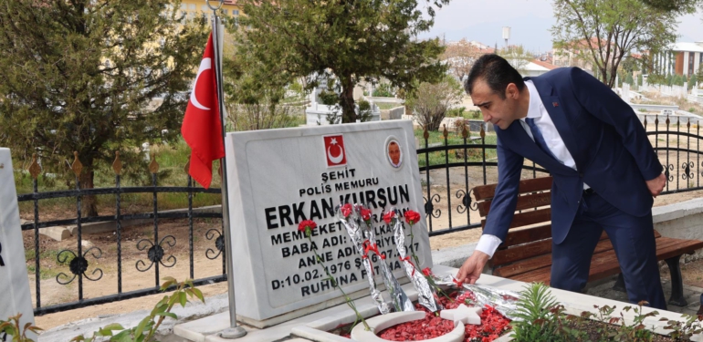 Savaş Kalaycı Bayram Arefesi Şehitliği Ziyaret Etti