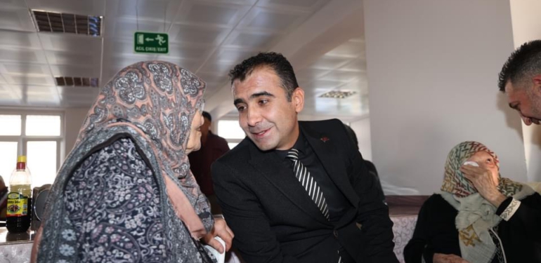 Savaş Kalaycı Ana Kucağı ve Huzurevi sakinlerinin bayramını kutladı